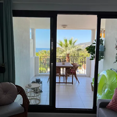 Pool , 150m To Beach, Seaview Apartamento *